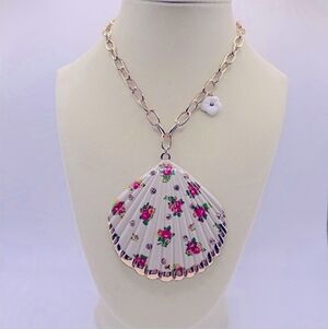 Betsey Johnson "Shell Yeah" Short Pendant Necklace